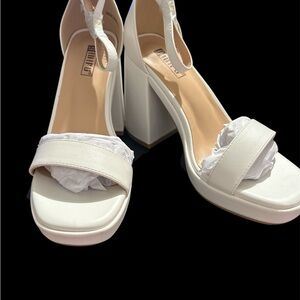 IDIFU Elegant White Platform Heels
